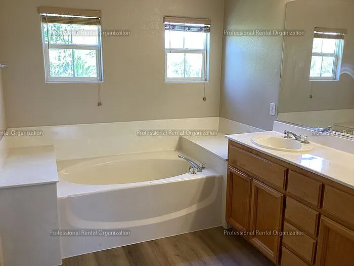 2921 W Creek Ln — Photo 18