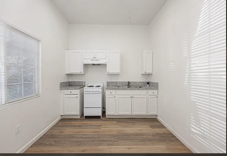 282 E Orange Ave — Photo 7