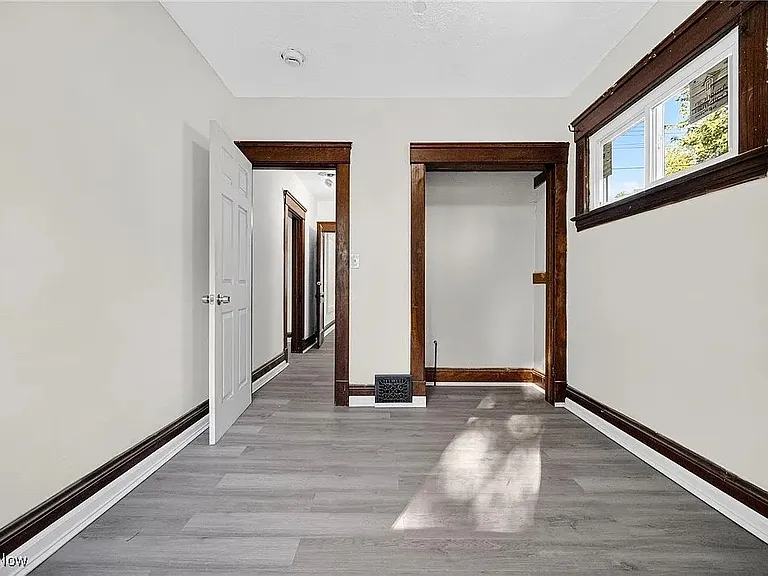 3557 W 32nd St #U — Photo 2