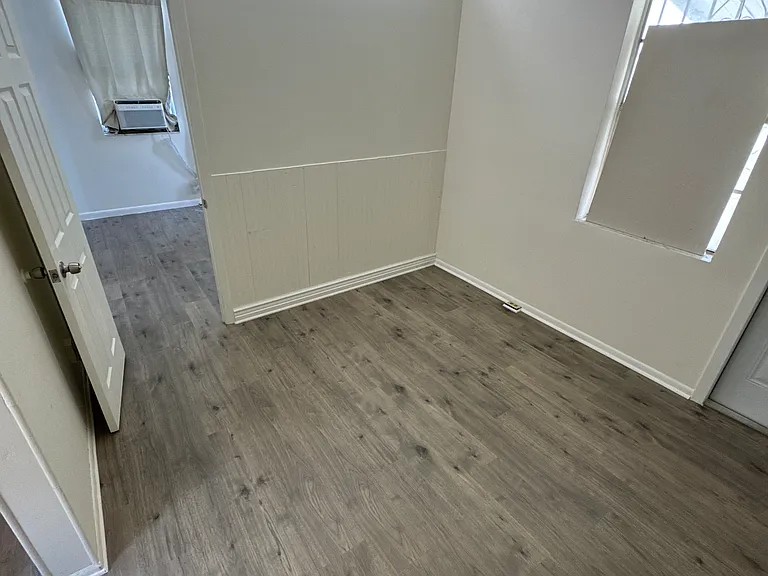 975 SW 2nd St #4 — Photo 5