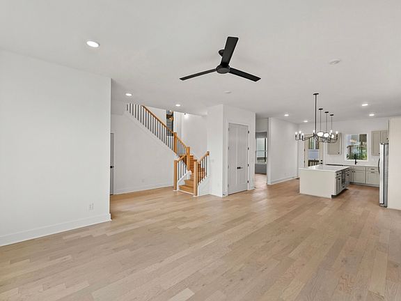 5th image of 2324A Merry St