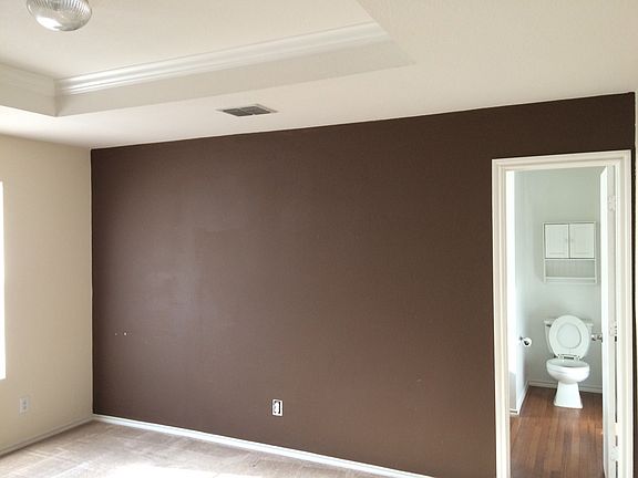 Master Bedroom w/vaulted ceiling