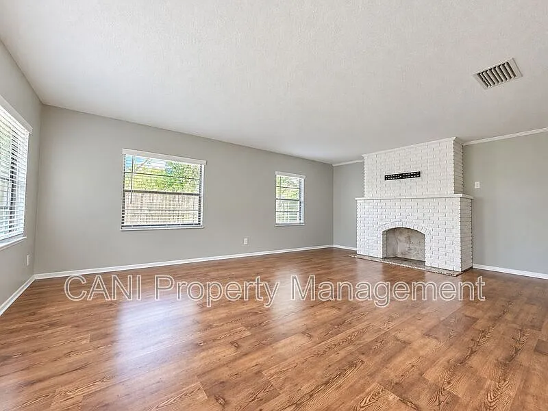2 bed, 1.0 bath, 1140 sqft, $1,875 — Photo 3