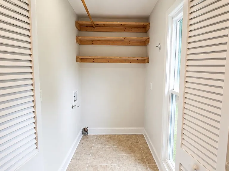 89 Ericson Rd — Photo 15