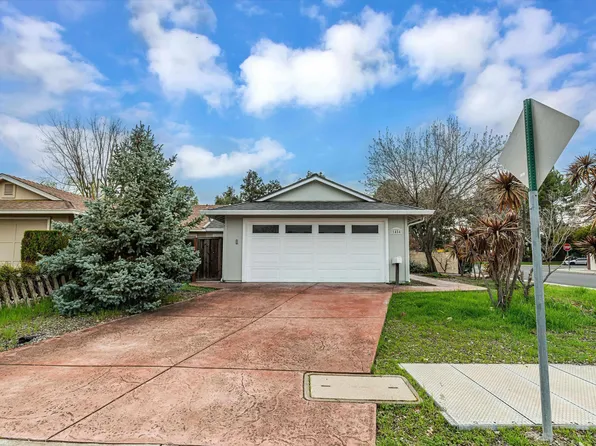 1484 Honeysuckle Rd, Livermore, CA 94551