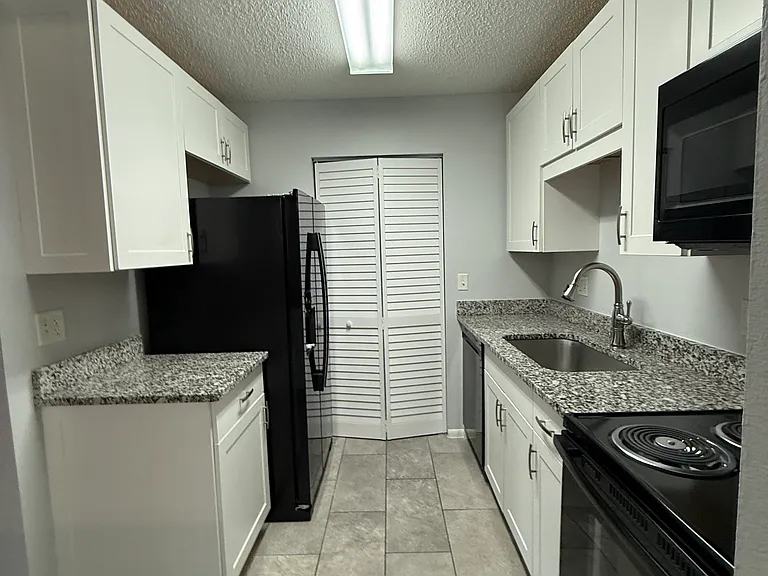 6010 Laketree Ln #F — Photo 2