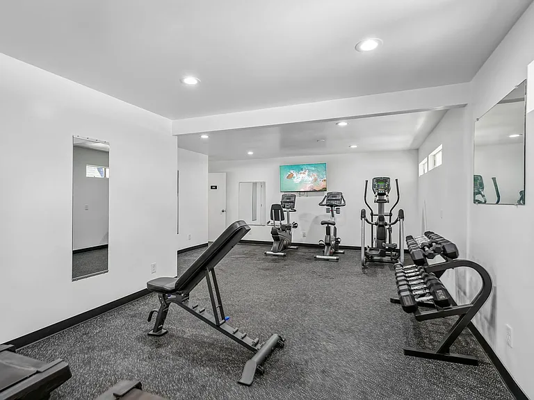 Parkhill Apts — Photo 7