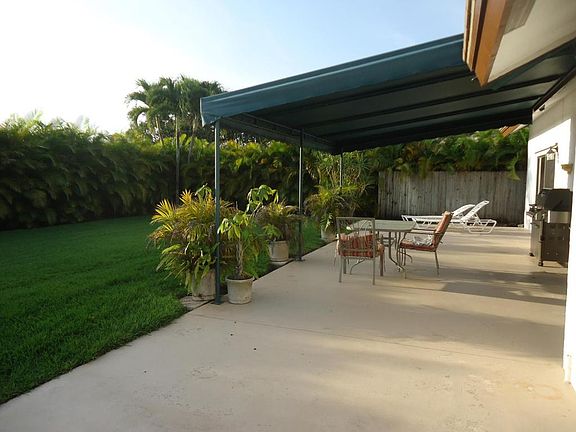 3rd image of 9495 Sun Pointe Dr