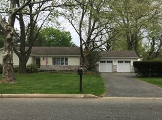 16 Westwood Rd, Little Silver, NJ 07739