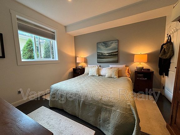 5th image of 935B Laurier Ave