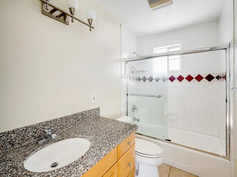 1011 Thompson Ave #C — Photo 22