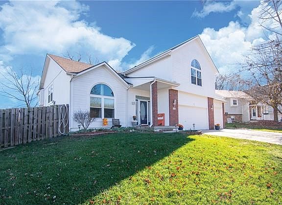 2nd image of 503 Oak Wood Ln