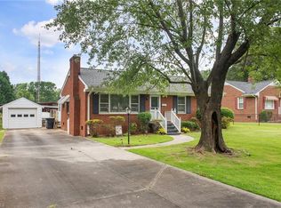 2293 Lee Dr, Burlington, NC 27215