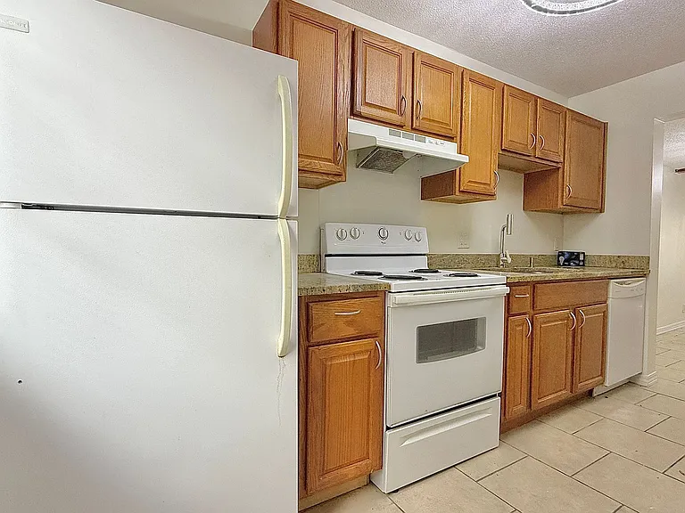 727 S Main St #107 — Photo 5