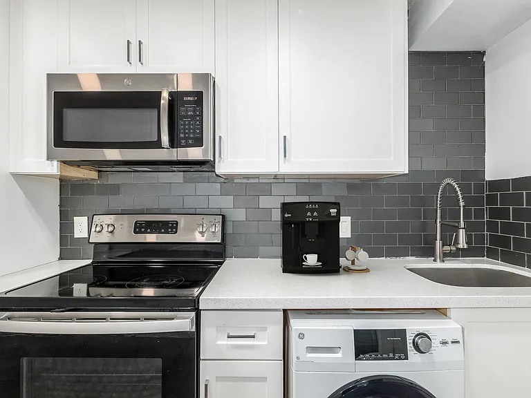 328 E Willetta St #16 — Photo 9