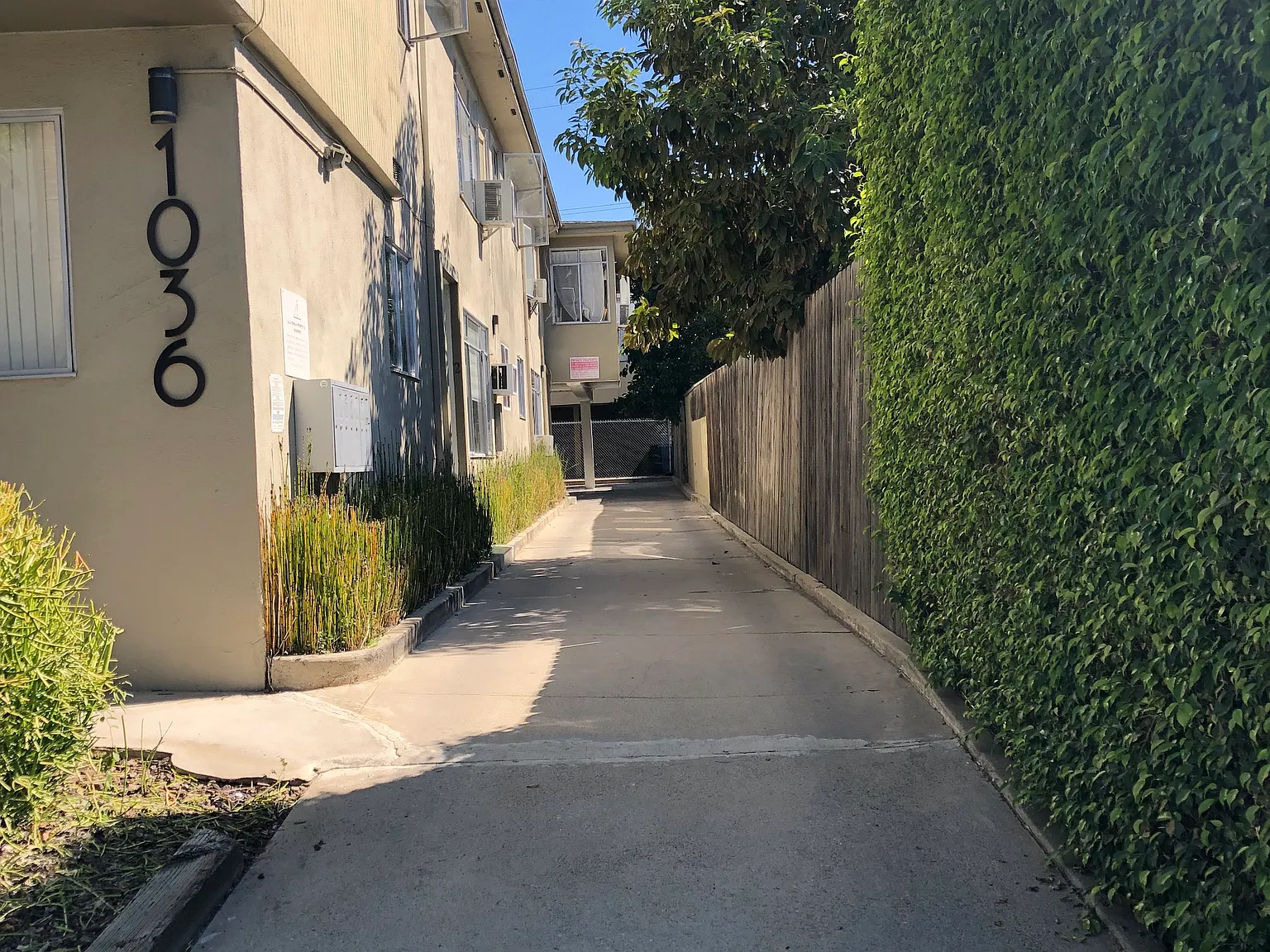 2 bed, 900 sqft, $2,595 — Photo 2