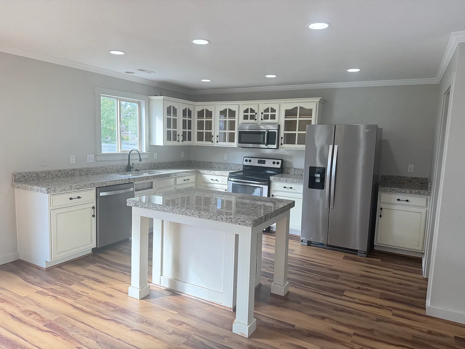 4 bed, 2924 sqft, $2,600 — Photo 2