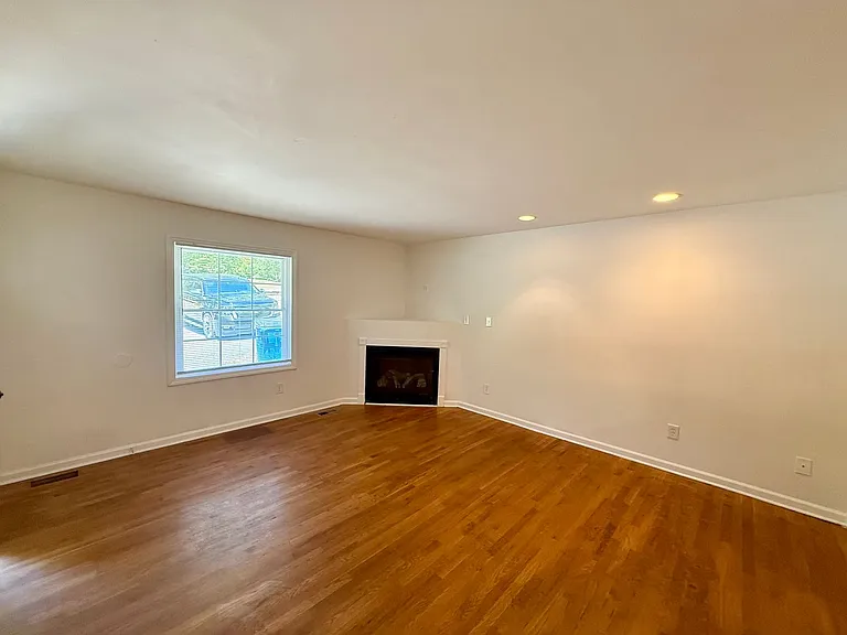 218 Hickory Forest Rd — Photo 5