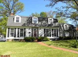 915 Woodleigh Ct, Saint Louis, MO 63122