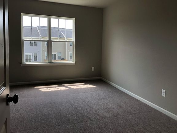 5th image of 254 Northumberland Dr