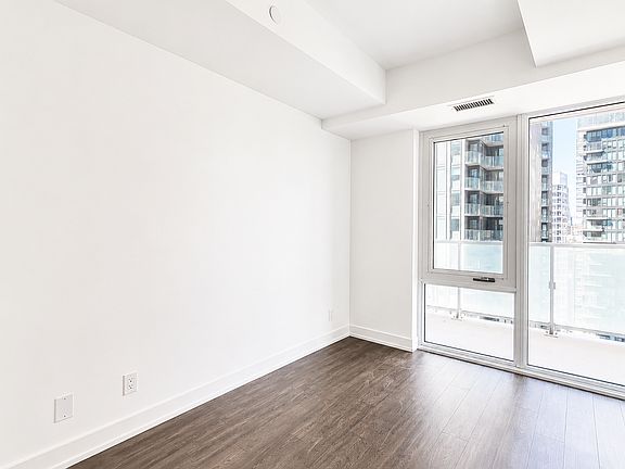 5th image of 89 Queen St E #1295