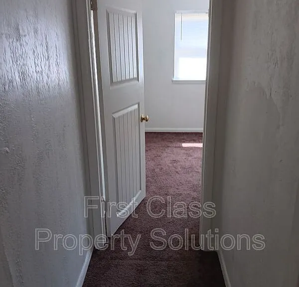 1731 NW 32nd St #18 — Photo 5