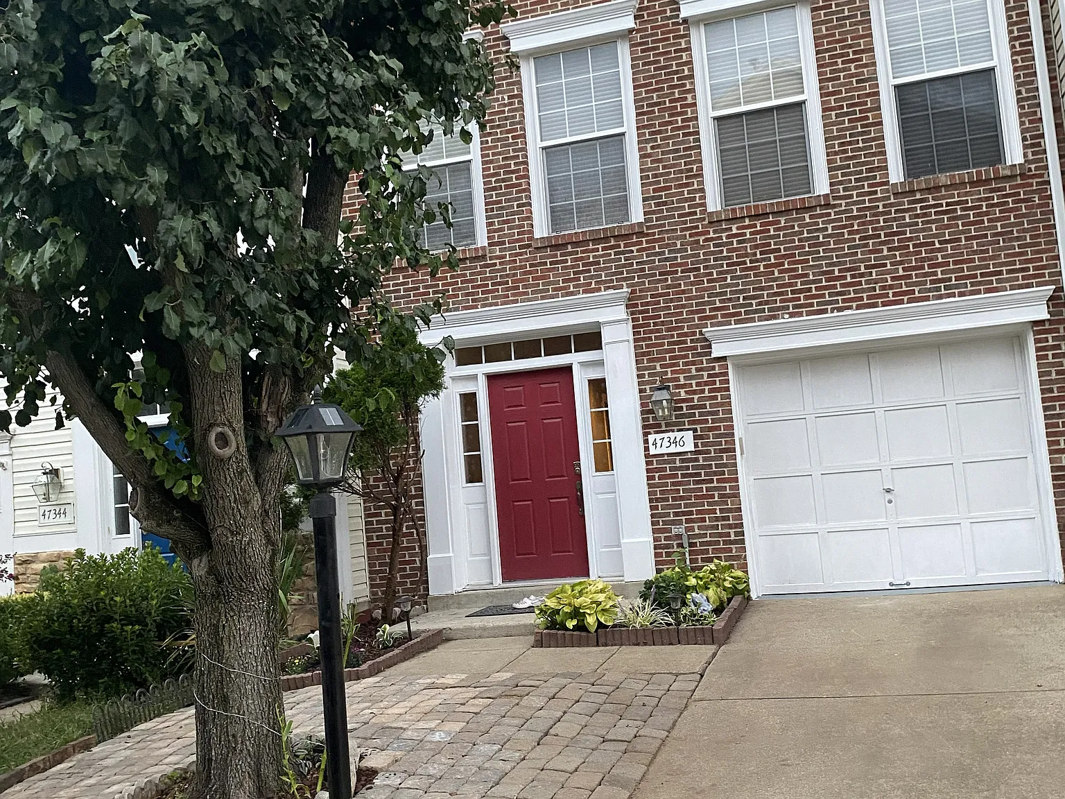 3 bed, 2.5 bath, 2280 sqft, $3,200 — Photo 1