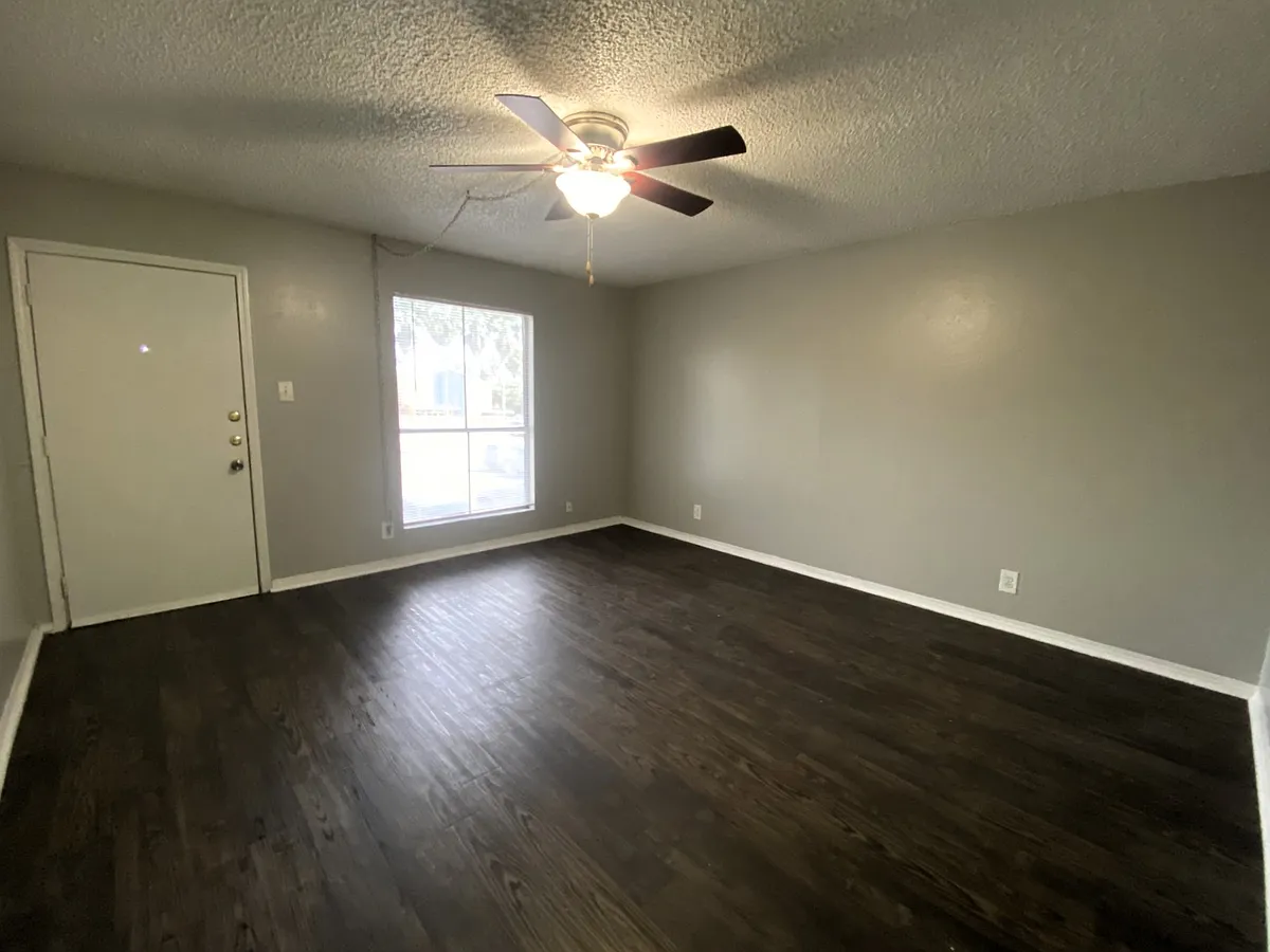 Building Photo - 1609 W Schunior Rd #1502