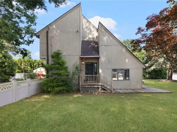 1 Charity Dr, Warren, RI 02885