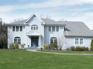 35 Flower Hill Rd, Huntington, NY 11743
