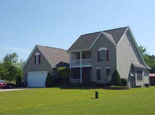 6427 Sherwood Dr, Lockport, NY 14094