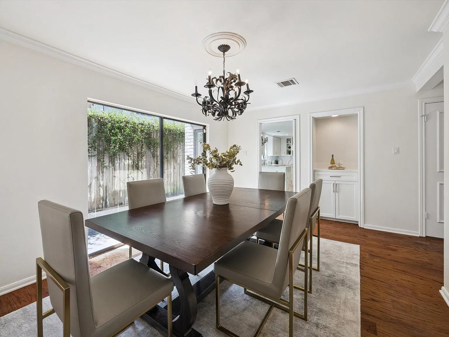 3 bed, 2.5 bath, 2158 sqft, $3,250 — Photo 4