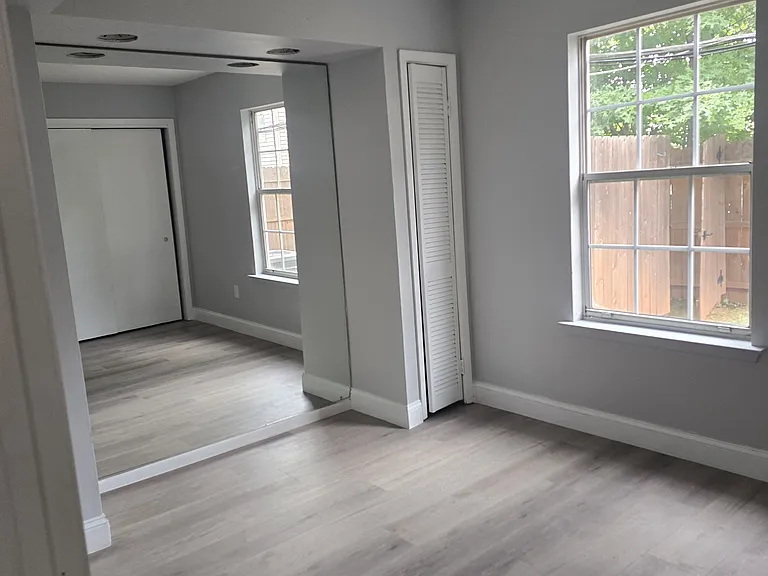 143 E 5th Ave #18 — Photo 6
