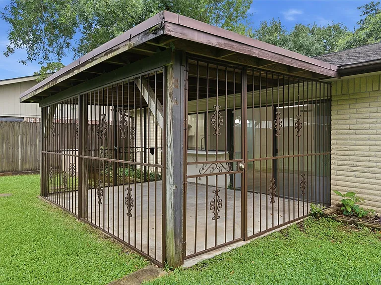 2126 Quail Valley East Dr — Photo 30