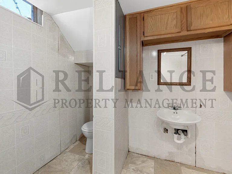 215 N King St — Photo 33