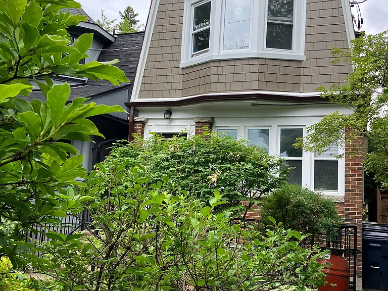 27 Rossmore Rd W #LOWER — Photo 1