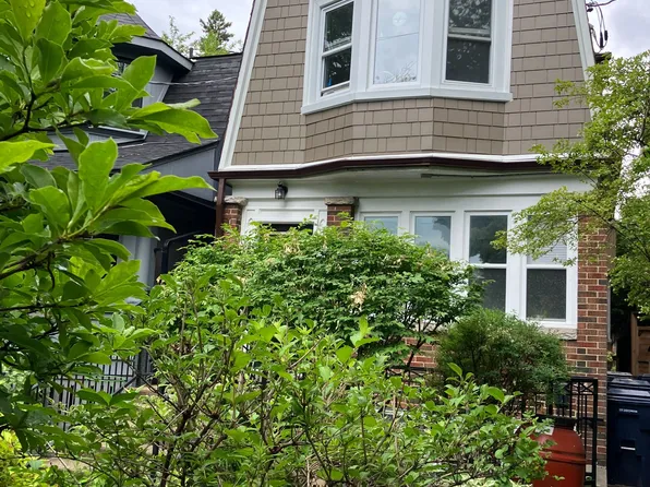 27 Rossmore Rd W, Toronto, ON M6G 2M6