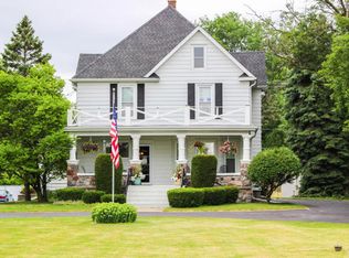 1961 S Calhoun Rd, New Berlin, WI 53151