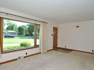 13715 W Robin Trl, New Berlin, WI 53151