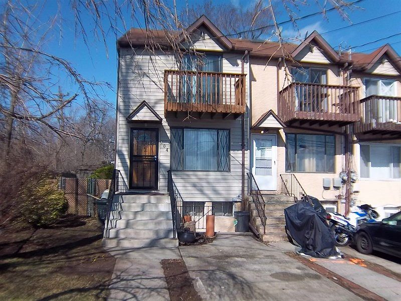 1st image of 104 Lake Ave