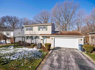 1813 47th Street Ct, Moline, IL 61265