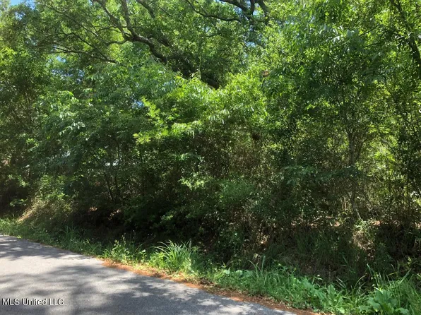 8916 Mermaid Ave #15, Ocean Springs, MS 39564