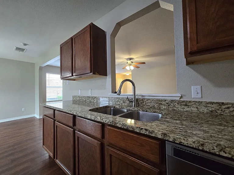 5302 Lyra Dr — Photo 7