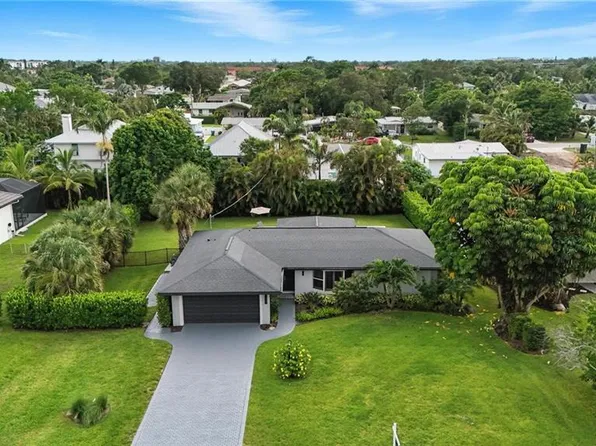 1132 Cypress Woods DR, NAPLES, FL 34103
