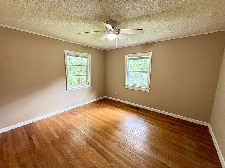 1202 Garden Cir — Photo 9