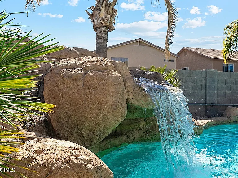 1125 E Irma Ln — Photo 51