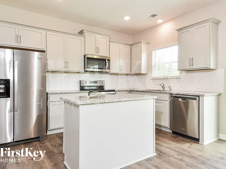 342 Royce Dr — Photo 6