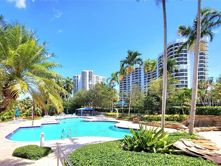 3500 Mystic Pointe Dr #2003 — Photo 3