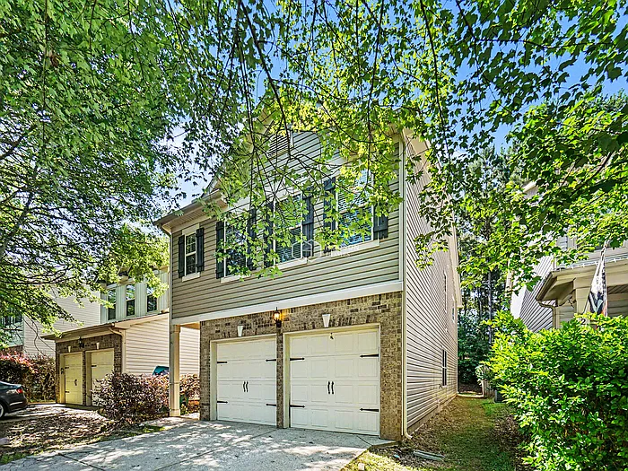 4 bed, 2.5 bath, 2340 sqft, $2,025 — Photo 3