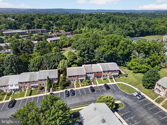 4th image of 1098 Bayless Pl